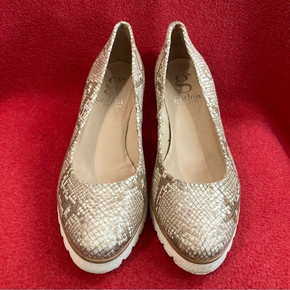 GADEA Sz 40 Snake Golden Rubber Sporty Sole Comfort Made in Spain 3” Heels Shoes - Picture 2 of 12